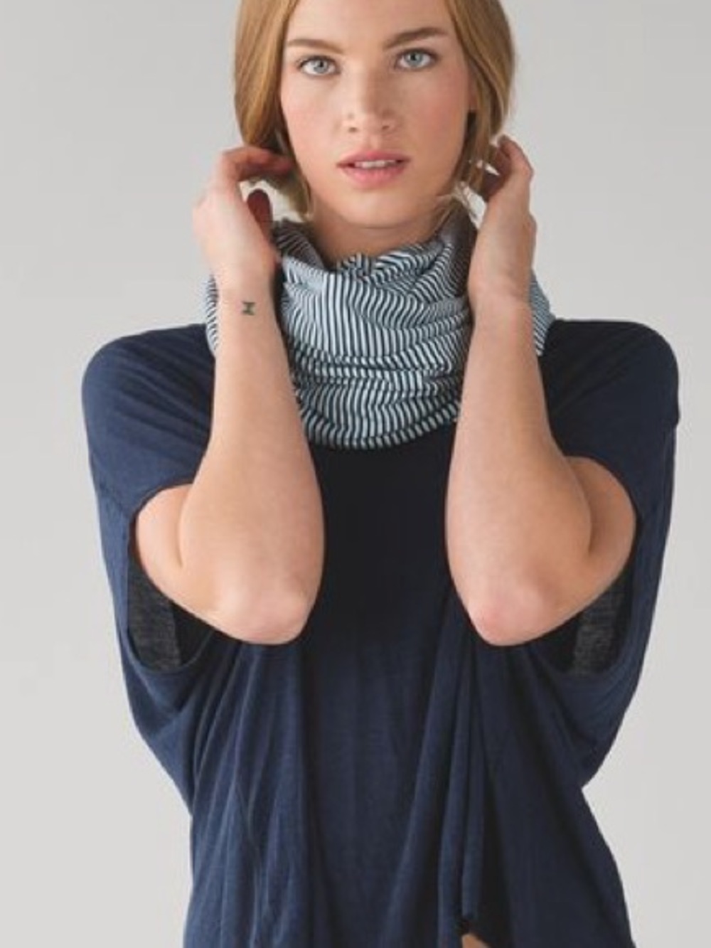 Lululemon Vinyasa Scarf Hyper Stripe Sea Mist Hero Blue / Hero Blue - Picture 3 of 9